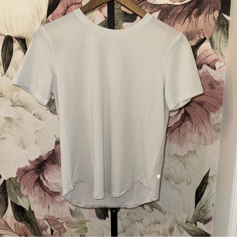 Lululemon Athletica Cream Short Sleeve Tee